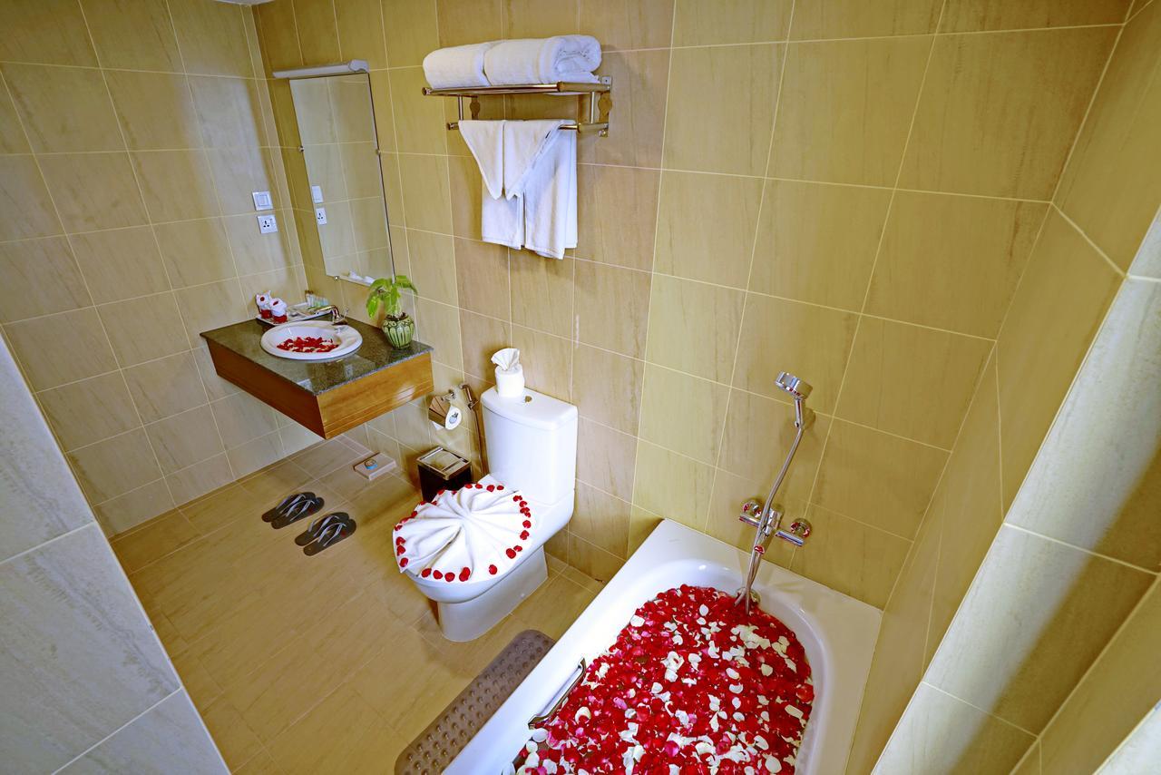 Sanctuary Hotel Mandalay Ngoại thất bức ảnh